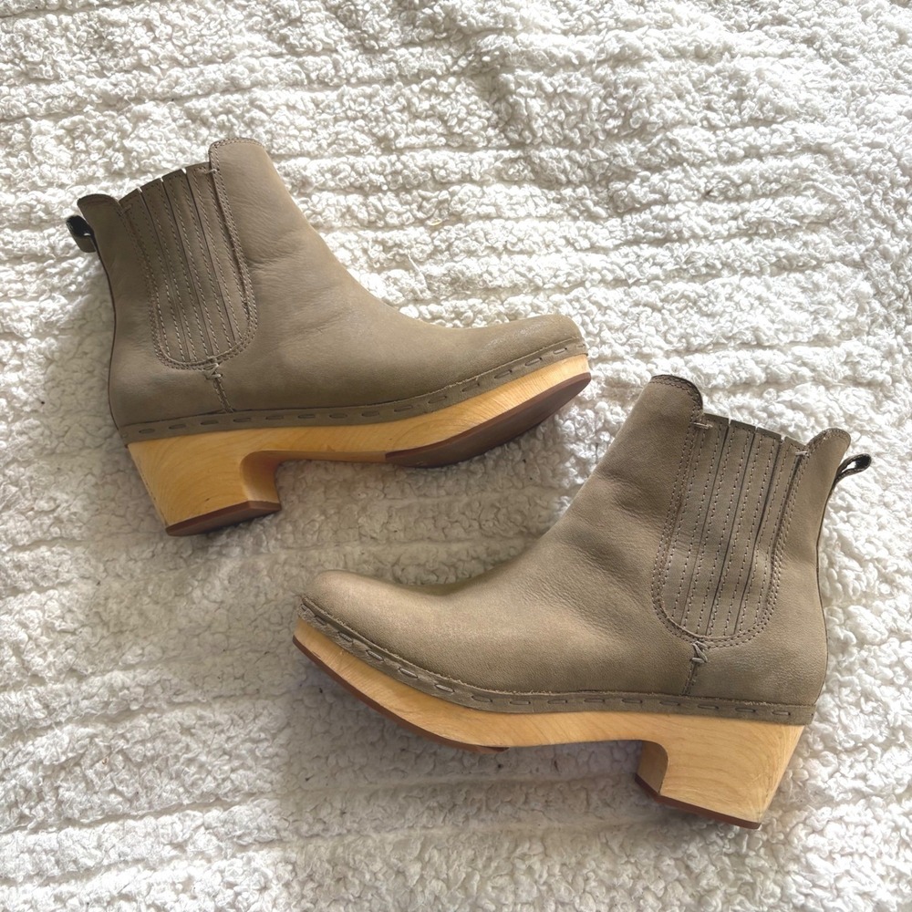 Frye and Co Odessa Boot Womens Taupe Leather Clog Chelsea Boots Wood Heel 9M
